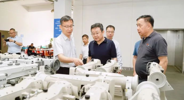 张立伟一行赴陕鼓章丘气体、、青岛海发集团、、上海临港工业区等单位考察调研