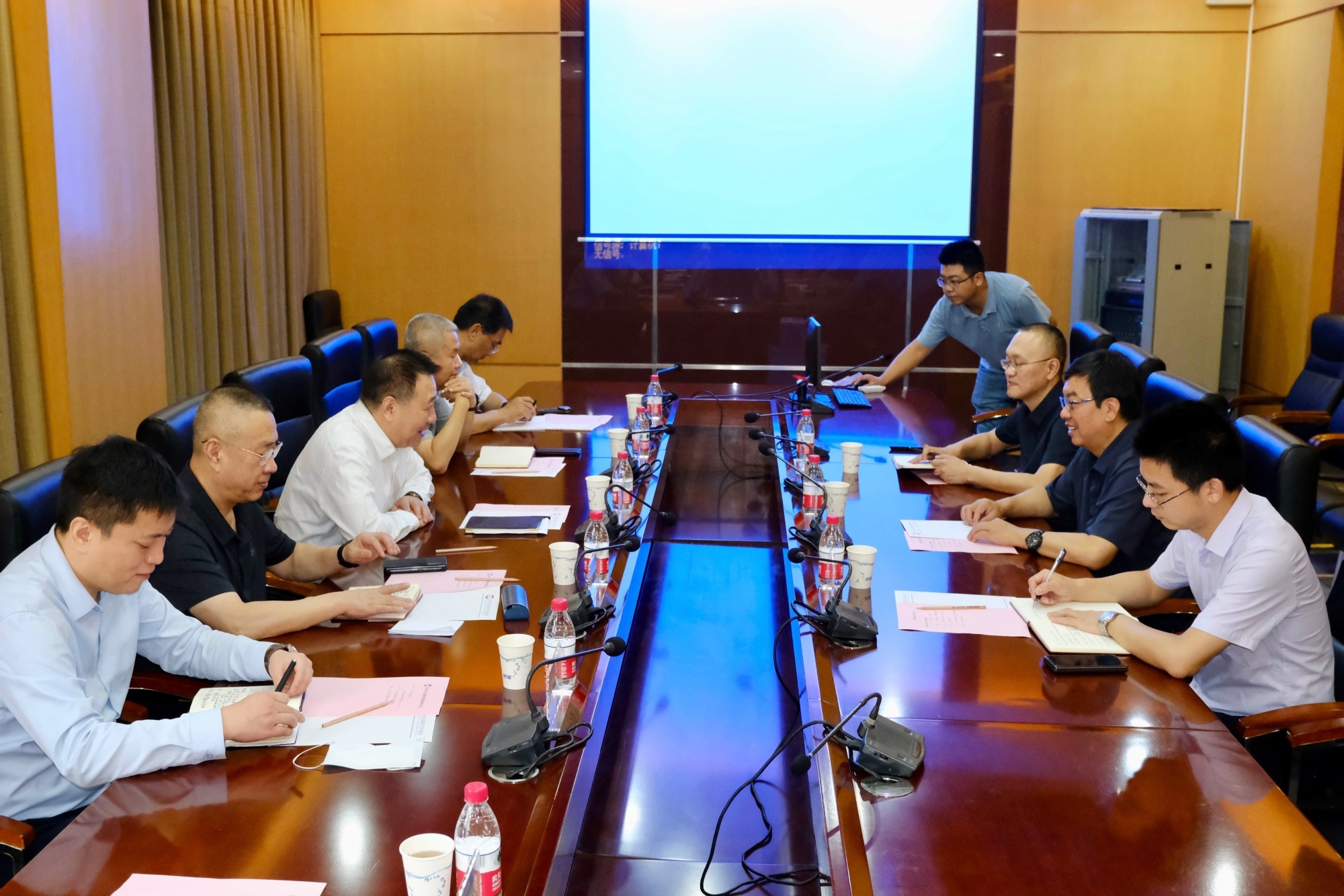 九州ku酷游集团党委书记、、董事长金辉造访西北有色金属研究院