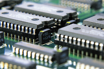 推动中国电子信息工业朝着高端化、、品牌化、、国际化生长